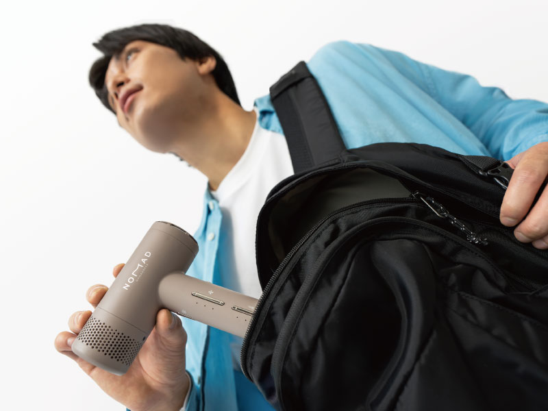 バッグに収まるドライヤー